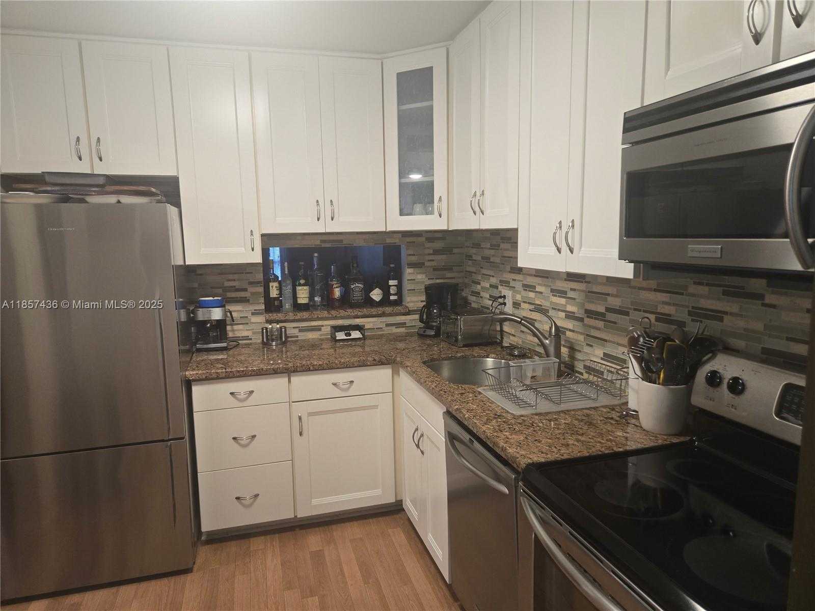 Small Image of 1001 HILLCREST CT #302, Hollywood Number 8