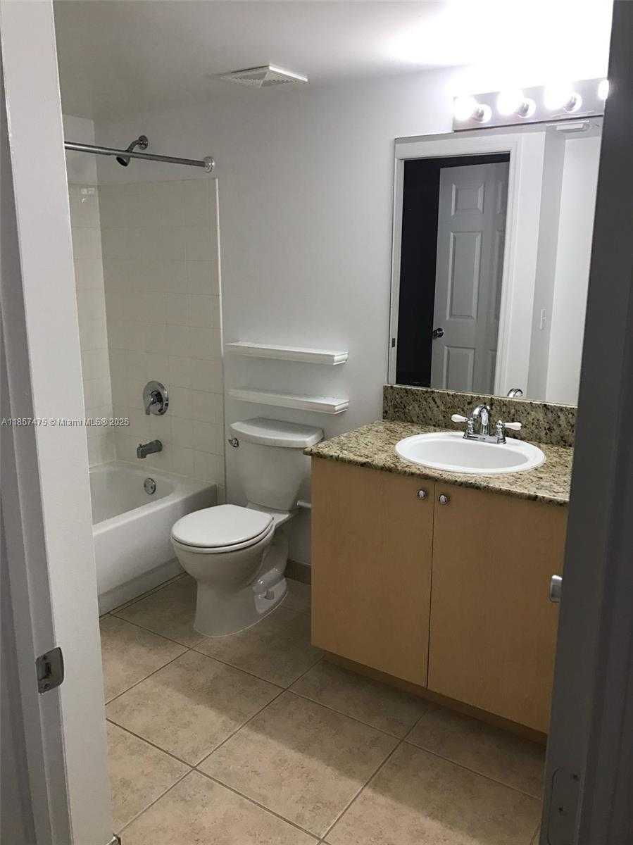Small Image of 2821 NE 185th St, Aventura, FL 33180, USA Number 11