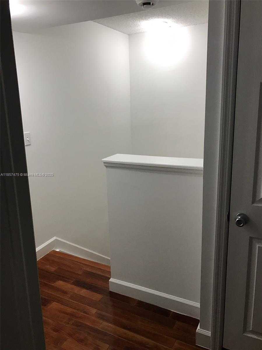 Small Image of 2821 NE 185th St, Aventura, FL 33180, USA Number 16