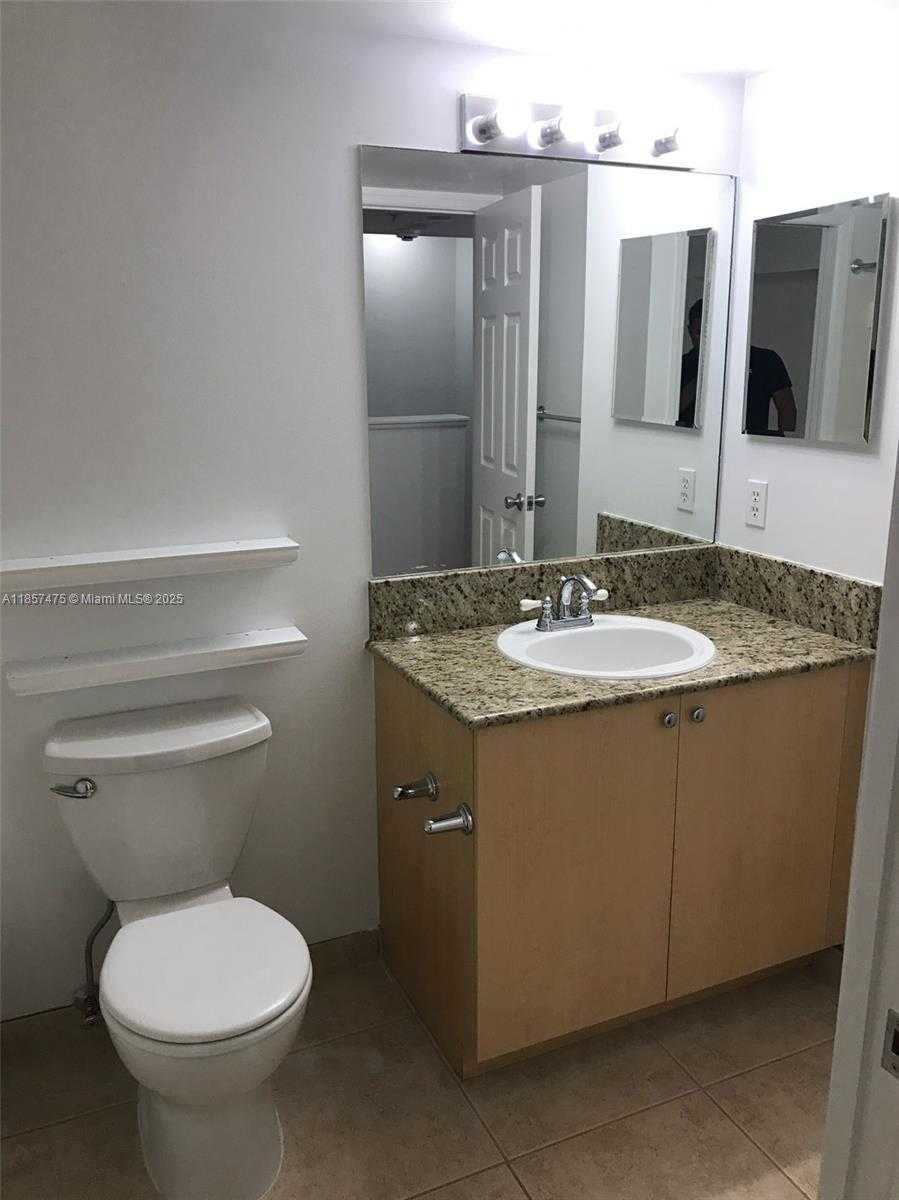 Small Image of 2821 NE 185th St, Aventura, FL 33180, USA Number 17