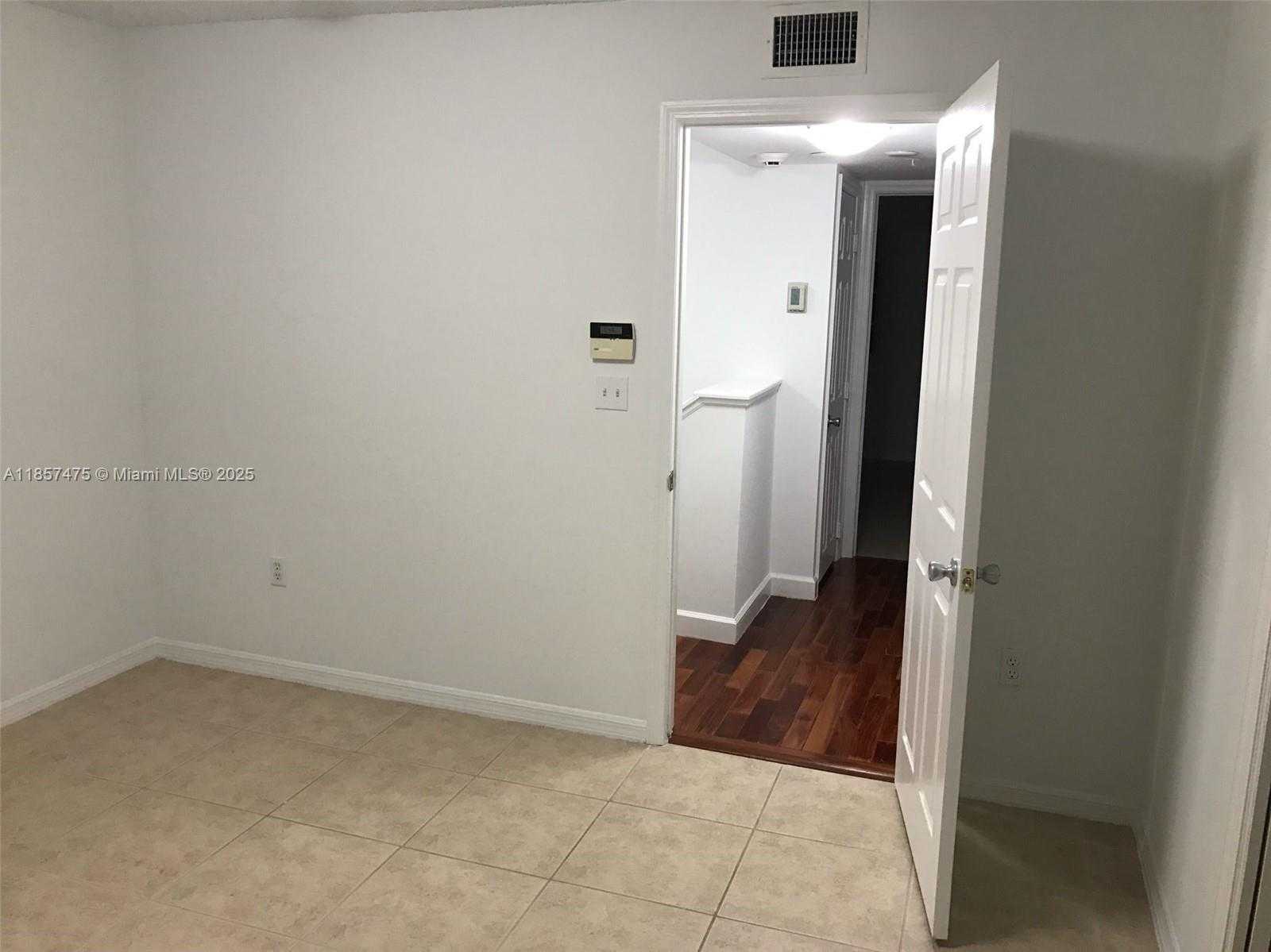 Small Image of 2821 NE 185th St, Aventura, FL 33180, USA Number 18
