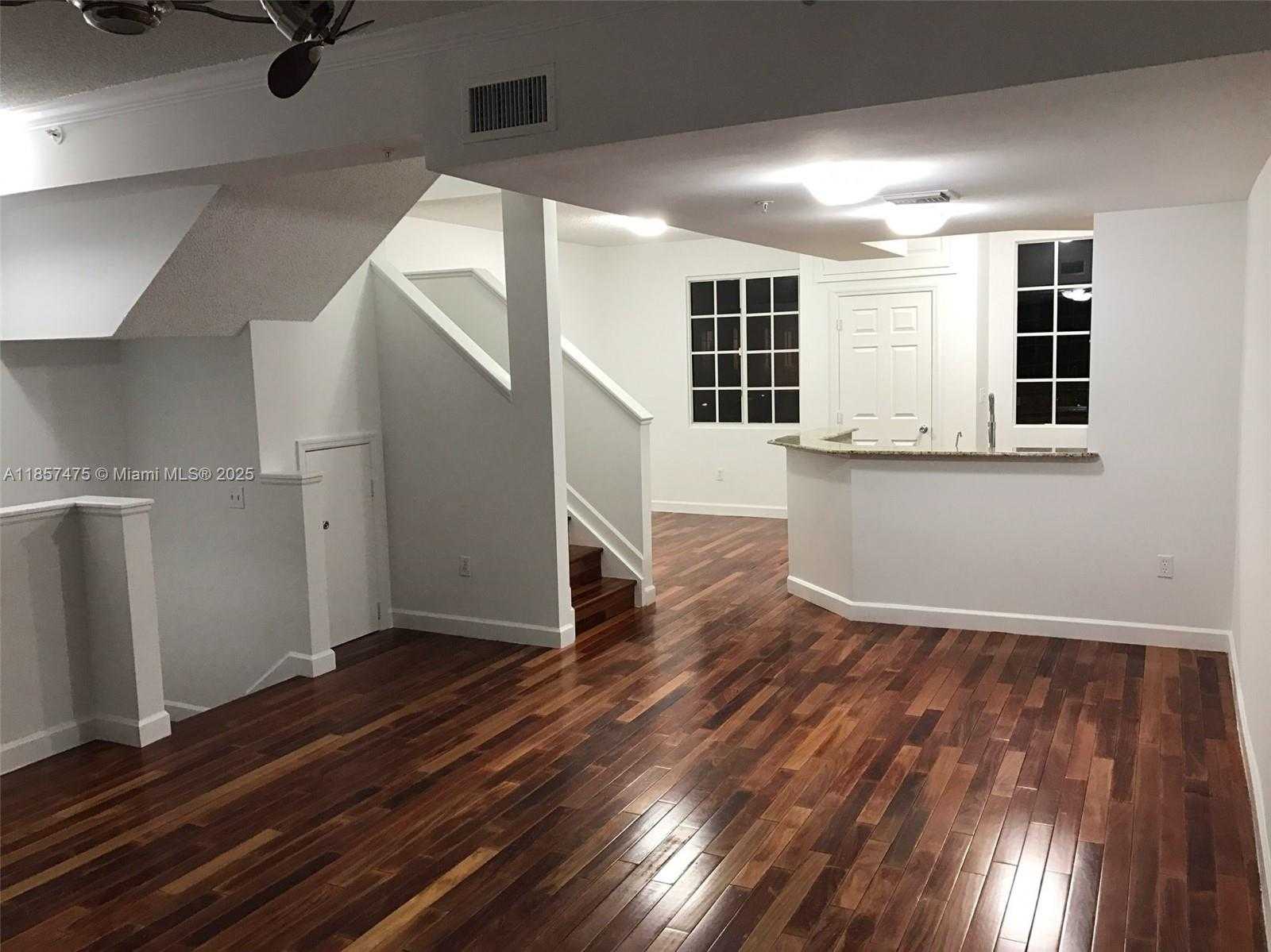 Small Image of 2821 NE 185th St, Aventura, FL 33180, USA Number 2