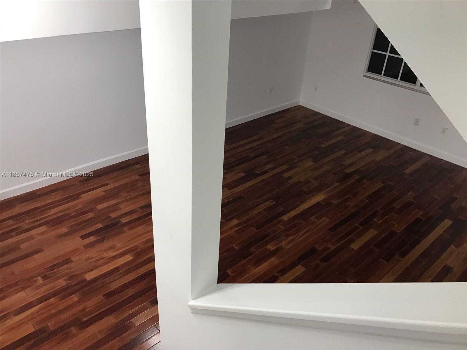 Small Image of 2821 NE 185th St, Aventura, FL 33180, USA Number 21
