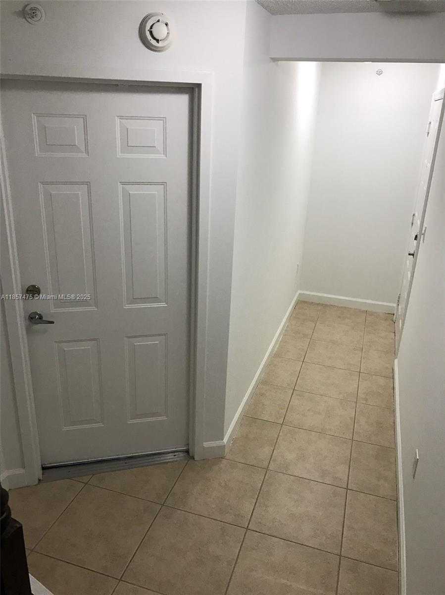Small Image of 2821 NE 185th St, Aventura, FL 33180, USA Number 29