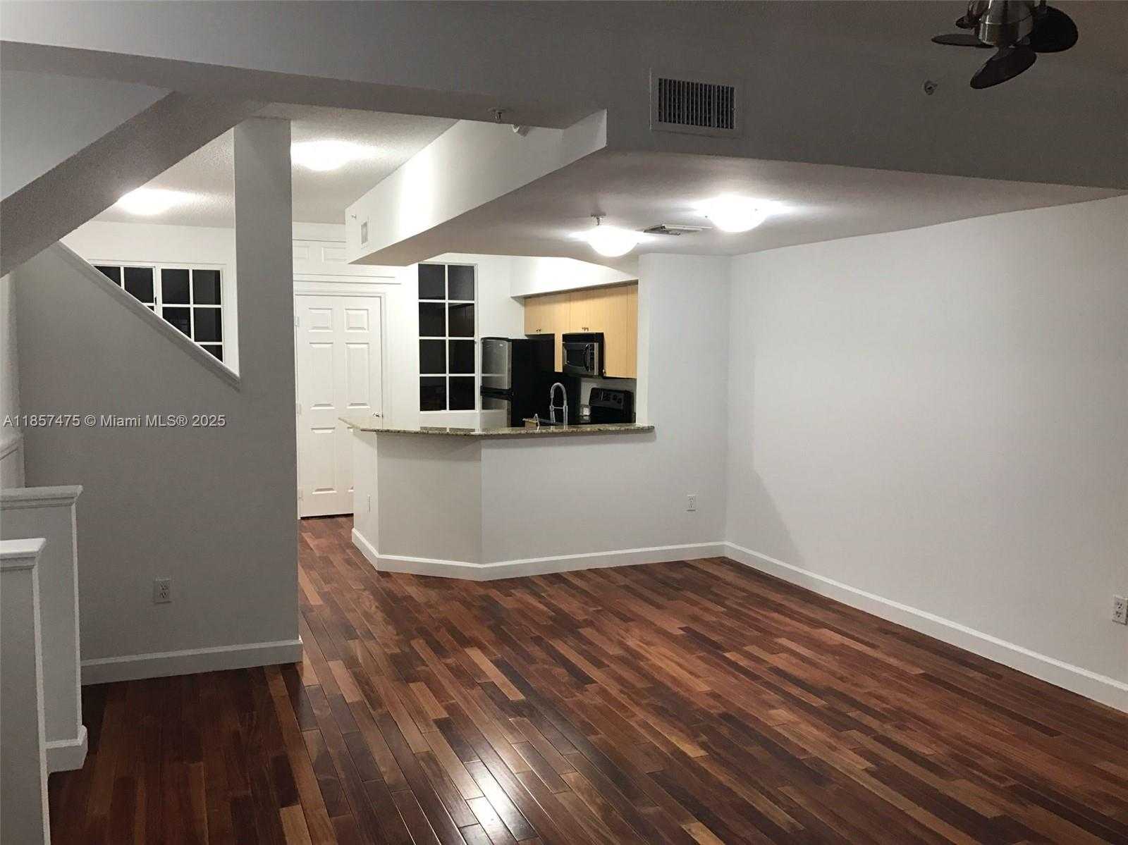 Small Image of 2821 NE 185th St, Aventura, FL 33180, USA Number 3