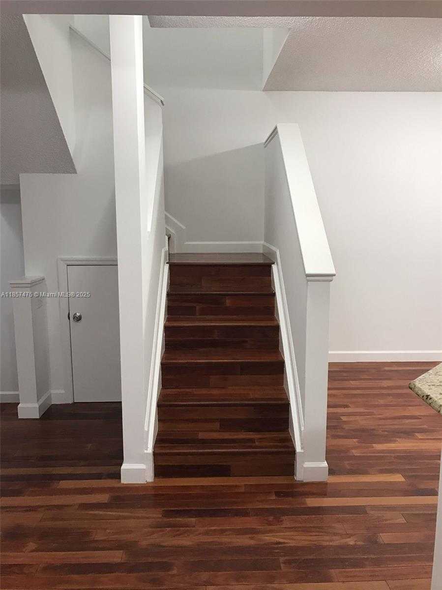Small Image of 2821 NE 185th St, Aventura, FL 33180, USA Number 4