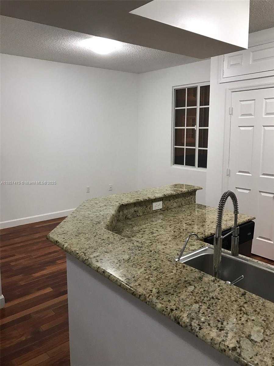Small Image of 2821 NE 185th St, Aventura, FL 33180, USA Number 9