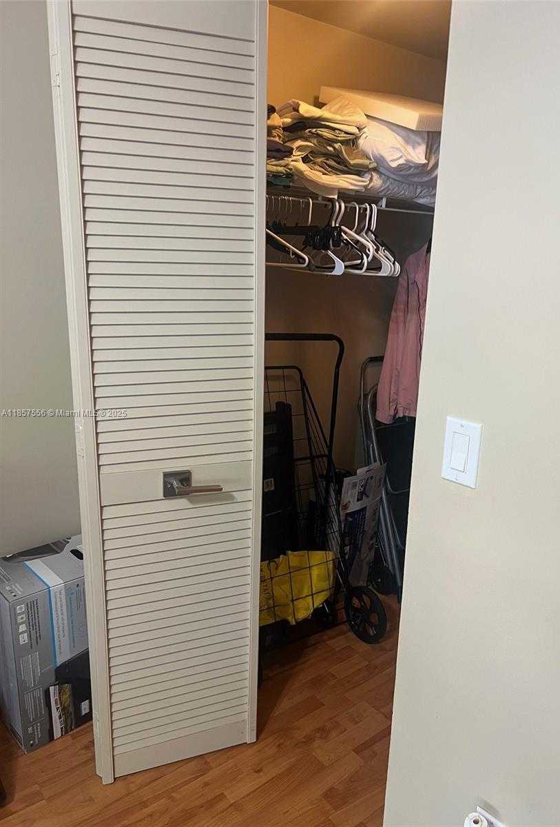 Small Image of 19877 EAST COUNTRY CLUB DR #3101, Aventura Number 16