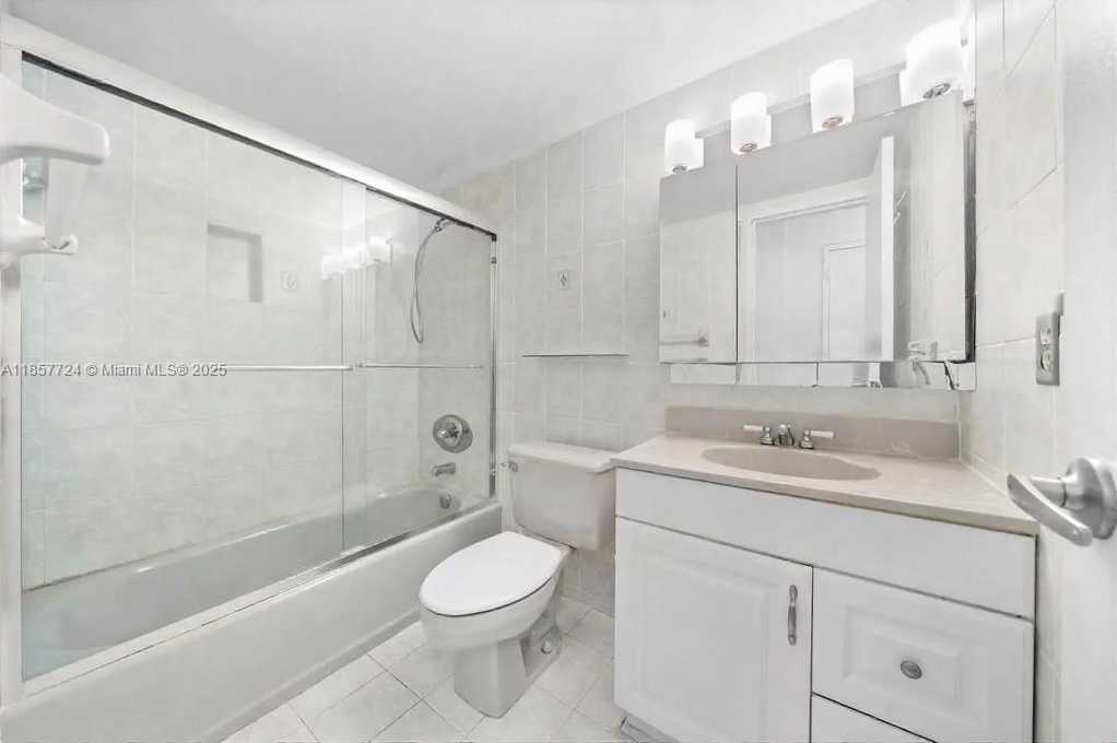 Small Image of 1228 WEST AVE #1415, Miami Beach Number 14