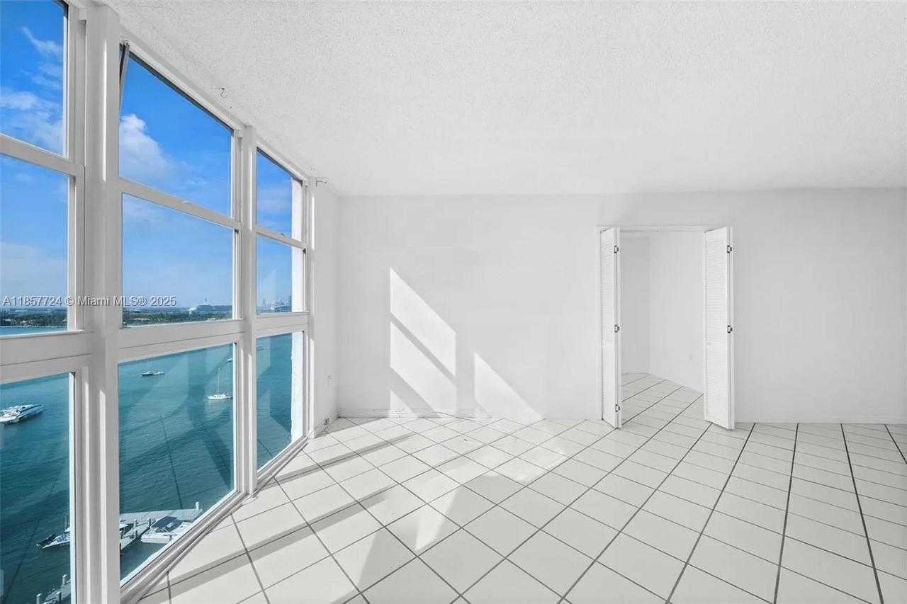 Small Image of 1228 WEST AVE #1415, Miami Beach Number 3