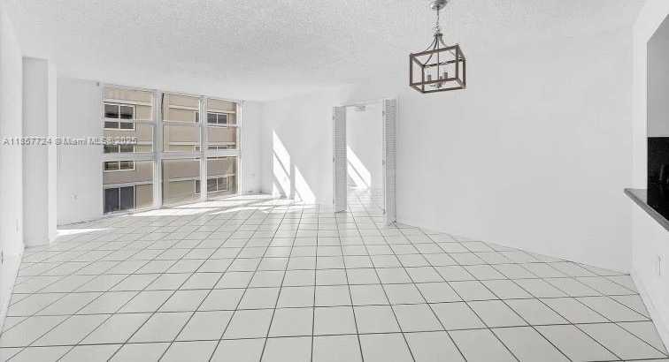 Small Image of 1228 WEST AVE #1415, Miami Beach Number 4