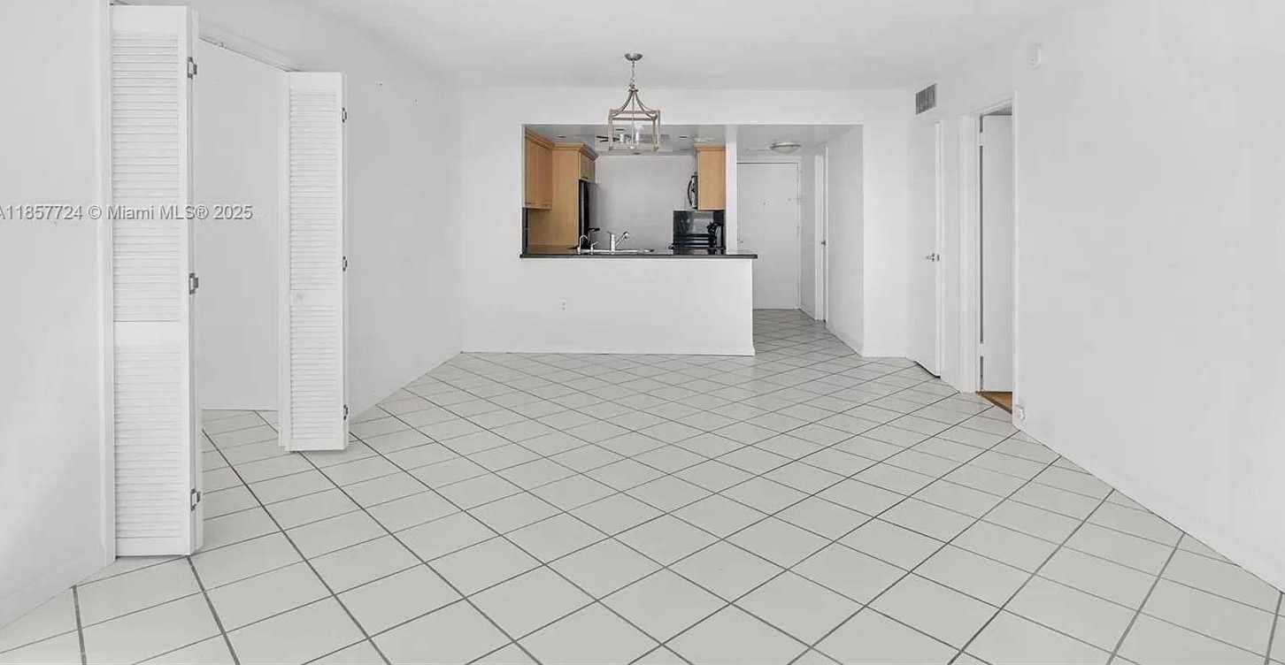 Small Image of 1228 WEST AVE #1415, Miami Beach Number 5