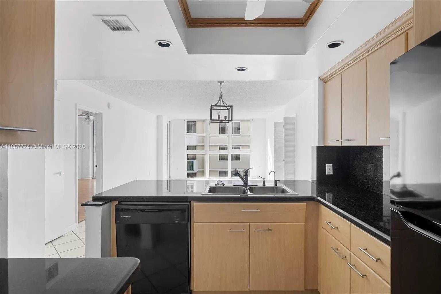 Small Image of 1228 WEST AVE #1415, Miami Beach Number 7