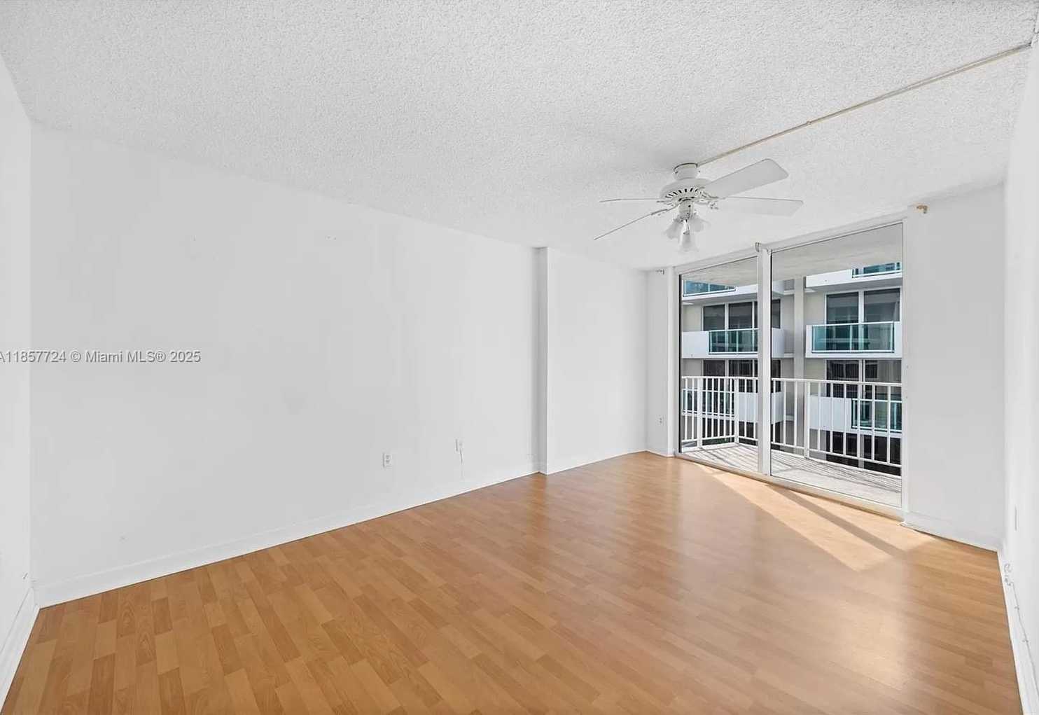 Small Image of 1228 WEST AVE #1415, Miami Beach Number 8