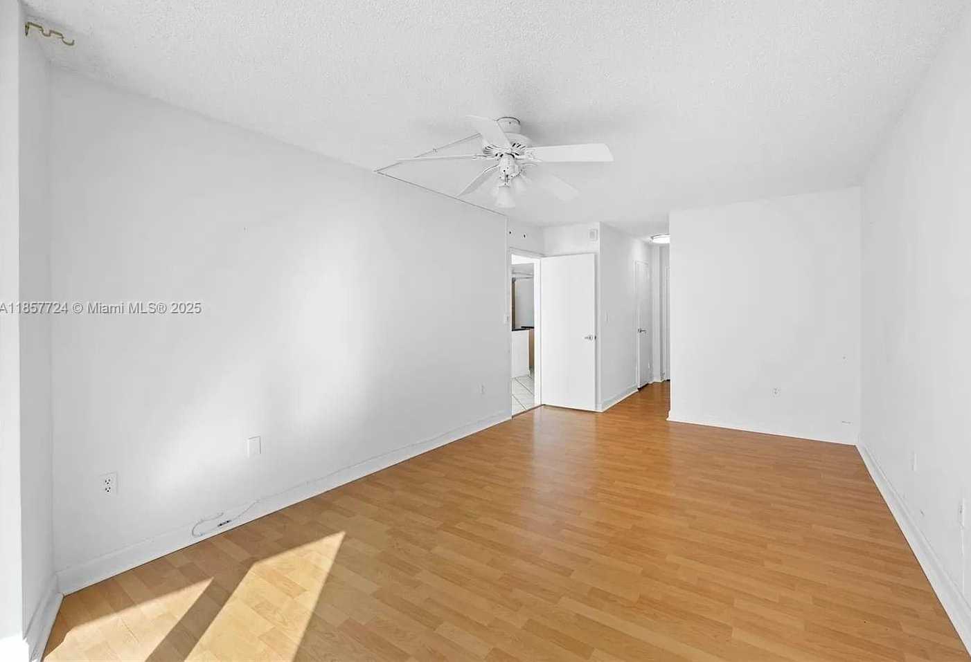 Small Image of 1228 WEST AVE #1415, Miami Beach Number 9