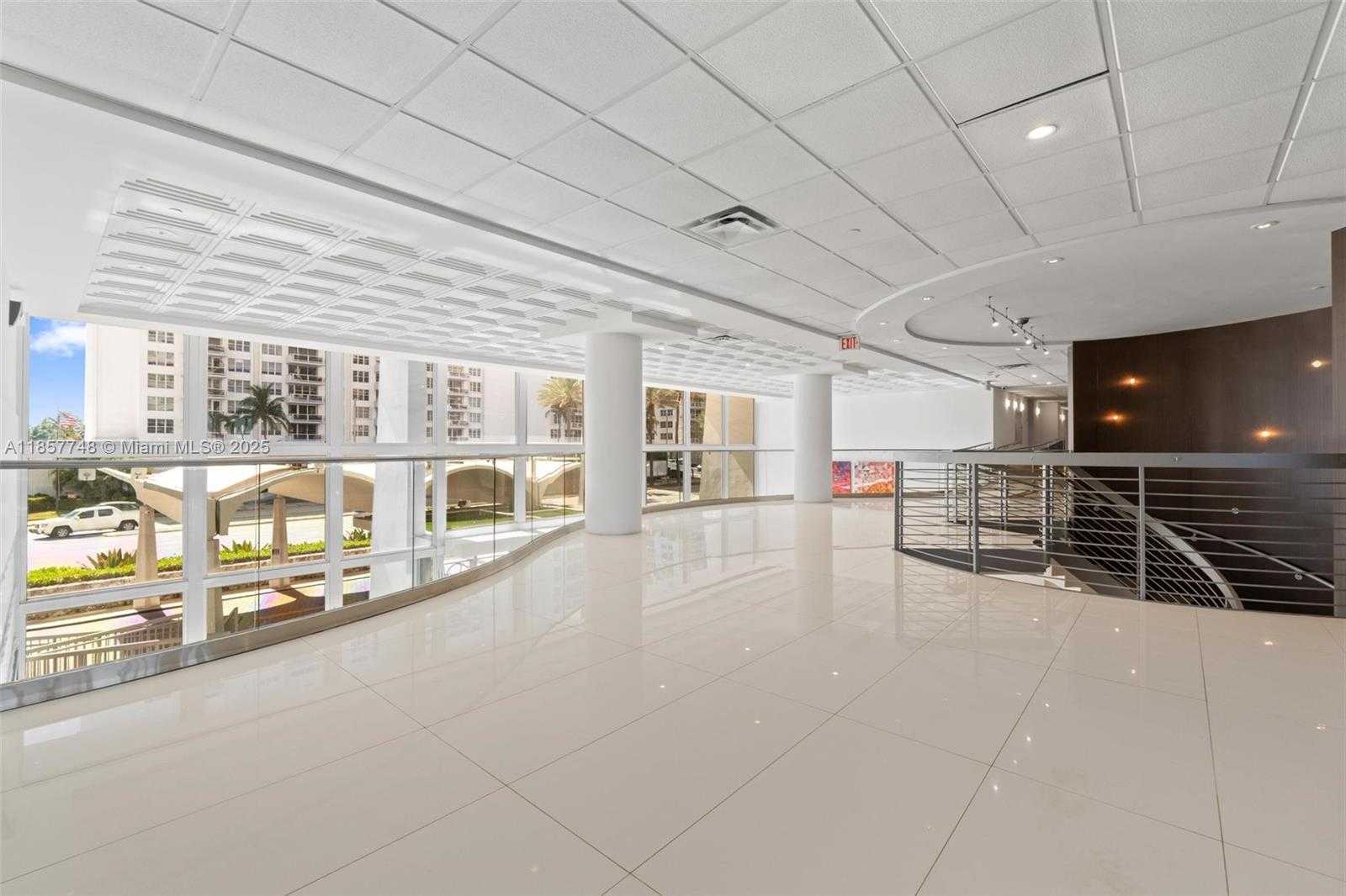 Small Image of 5701 COLLINS AVE #702, Miami Beach Number 13