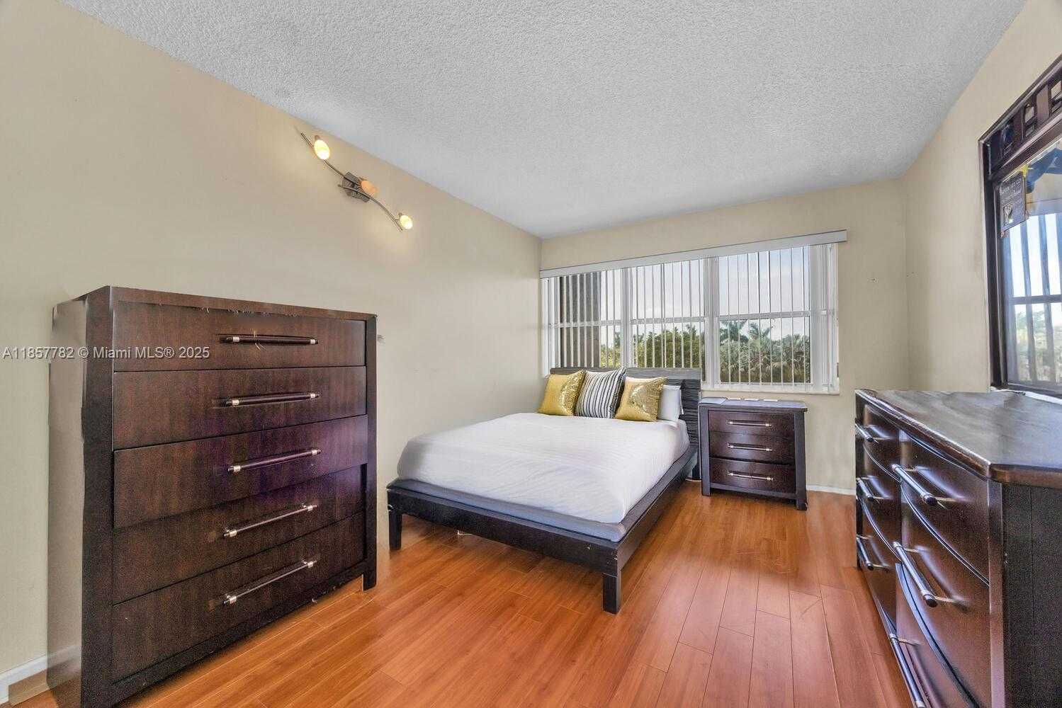Small Image of 10651 SOUTH WEST 108TH AVE #3H, Miami Number 21