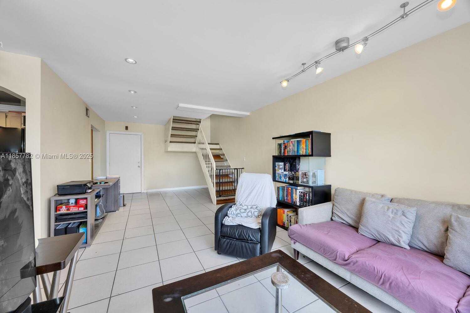 Small Image of 10651 SOUTH WEST 108TH AVE #3H, Miami Number 9