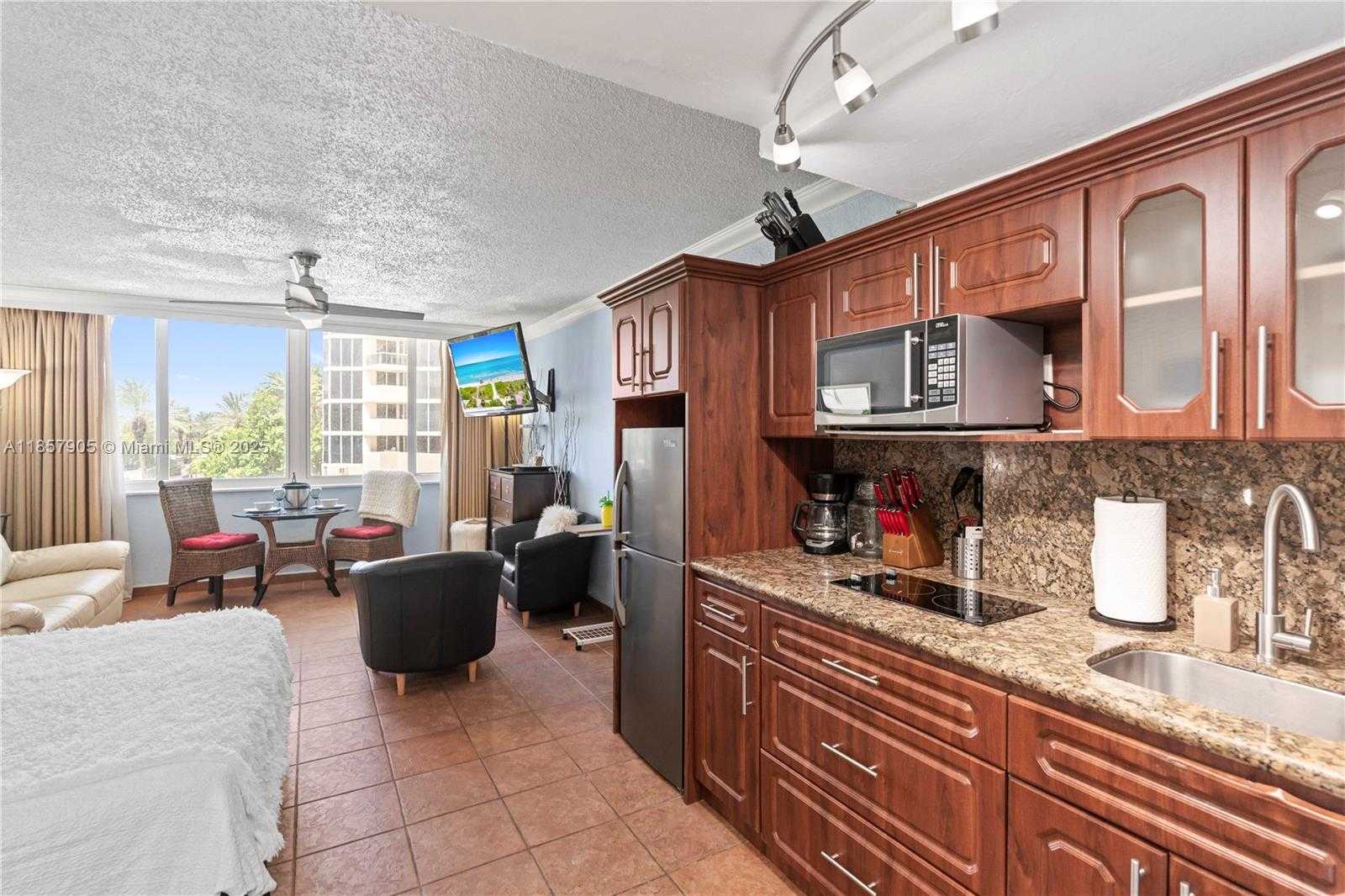 Small Image of 19201 COLLINS AVE #129, Sunny Isles Beach Number 11