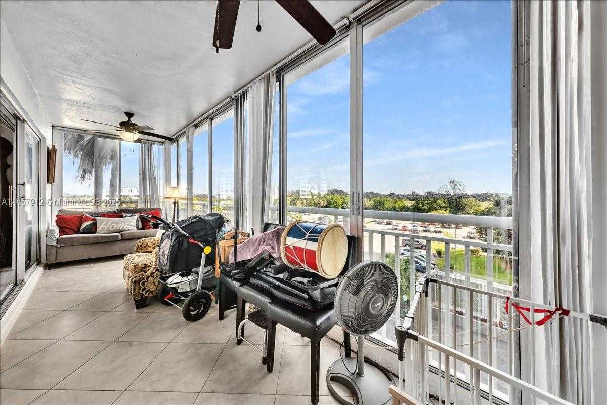 Small Image of 3800 HILLCREST DR #411, Hollywood Number 23
