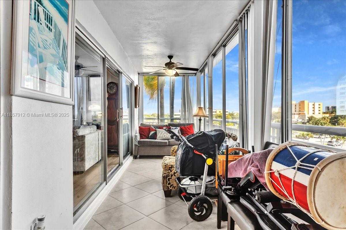 Small Image of 3800 HILLCREST DR #411, Hollywood Number 24