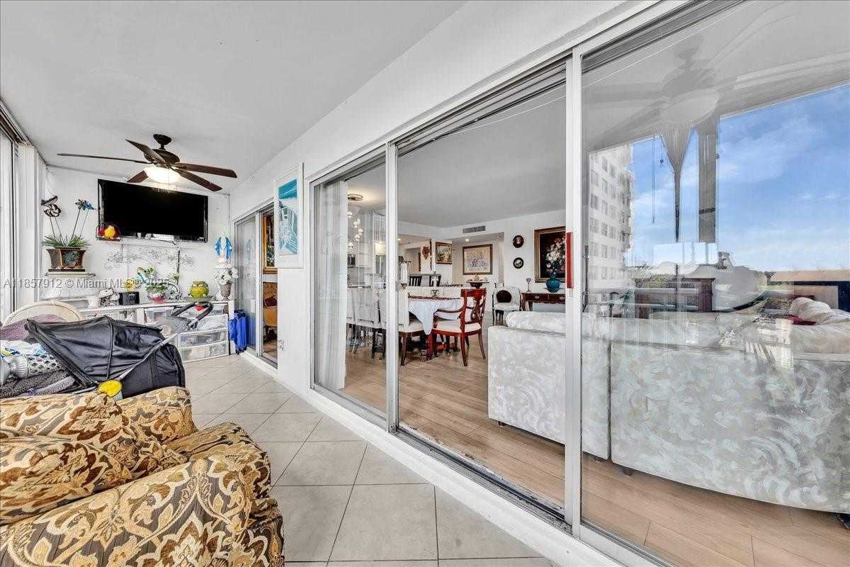 Small Image of 3800 HILLCREST DR #411, Hollywood Number 27