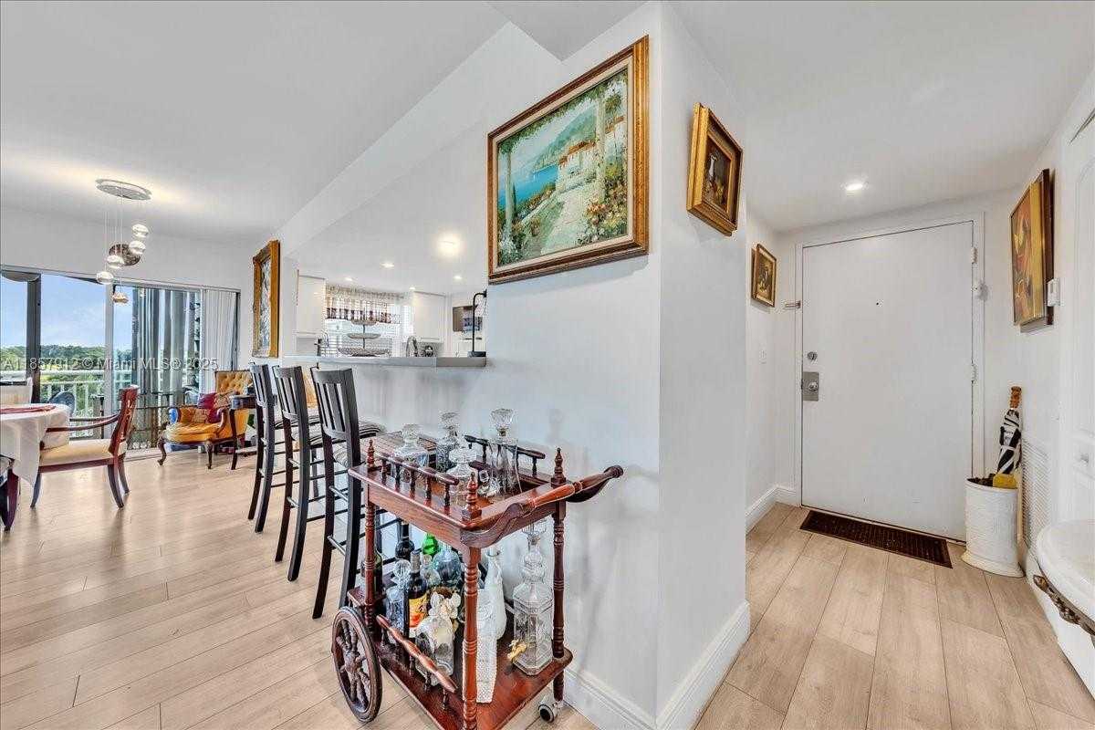 Small Image of 3800 HILLCREST DR #411, Hollywood Number 3