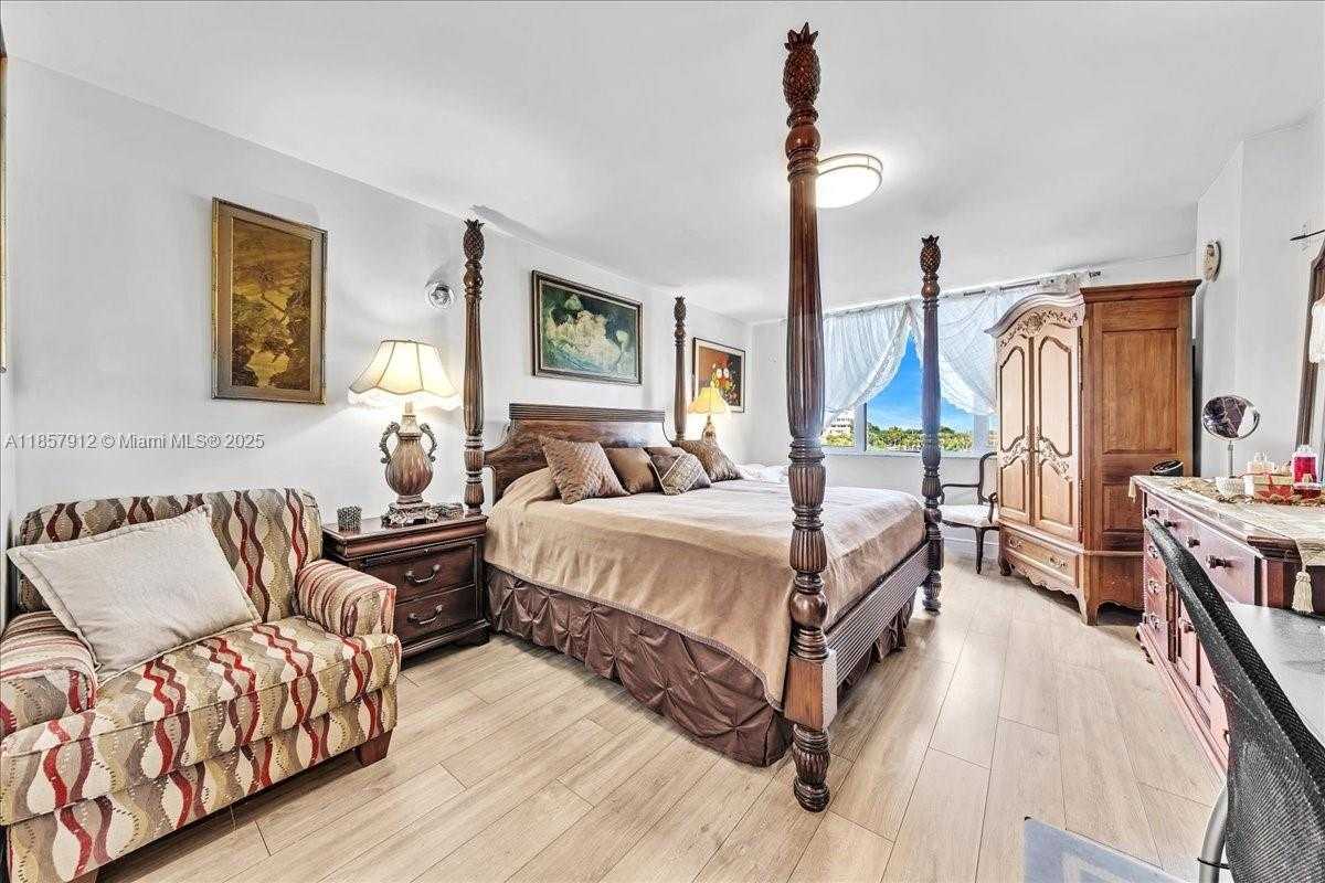 Small Image of 3800 HILLCREST DR #411, Hollywood Number 38