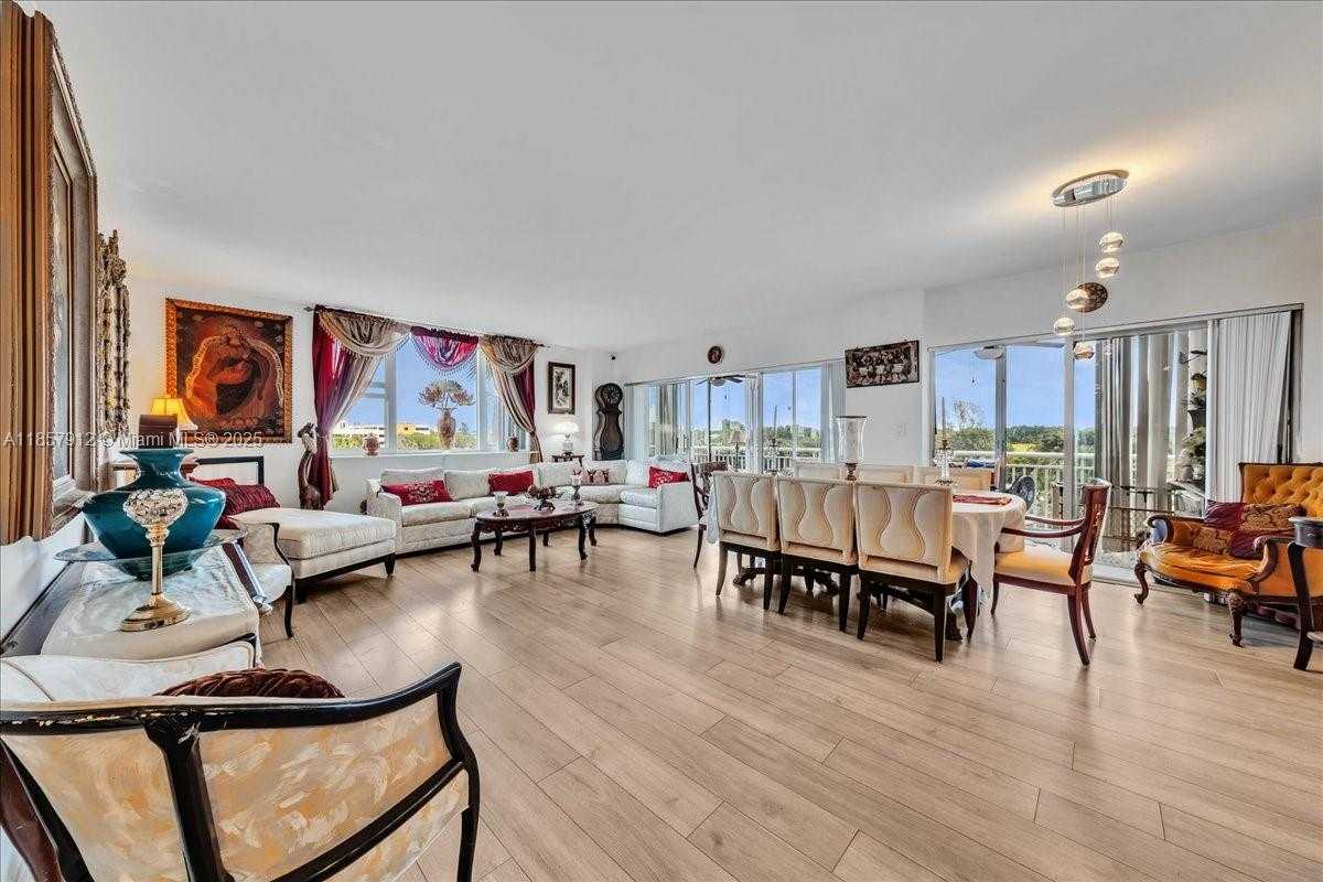 Small Image of 3800 HILLCREST DR #411, Hollywood Number 4