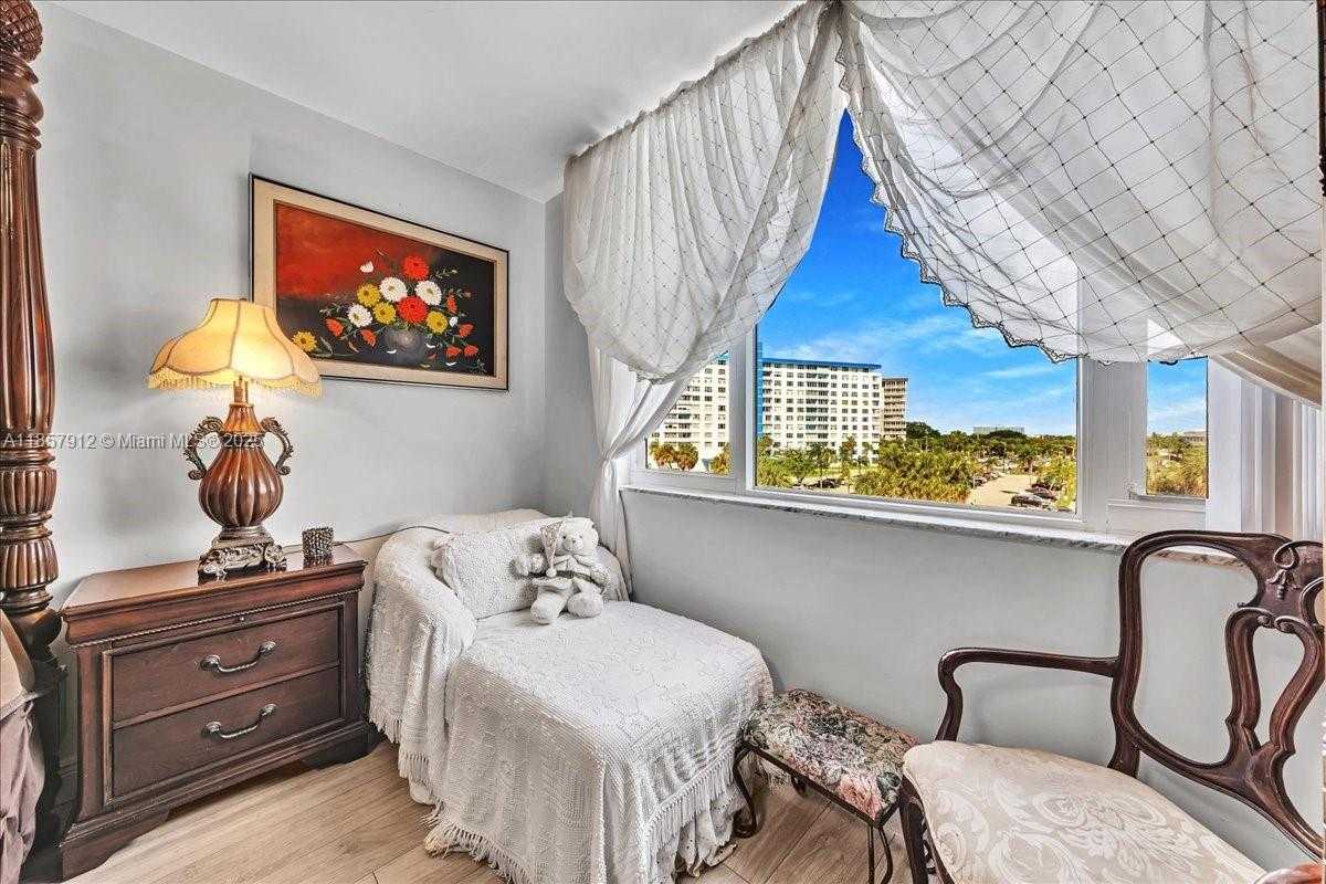 Small Image of 3800 HILLCREST DR #411, Hollywood Number 40