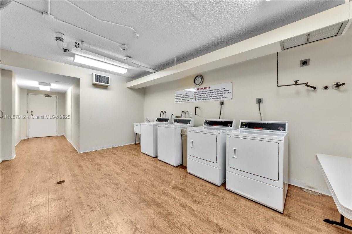 Small Image of 3800 HILLCREST DR #411, Hollywood Number 48