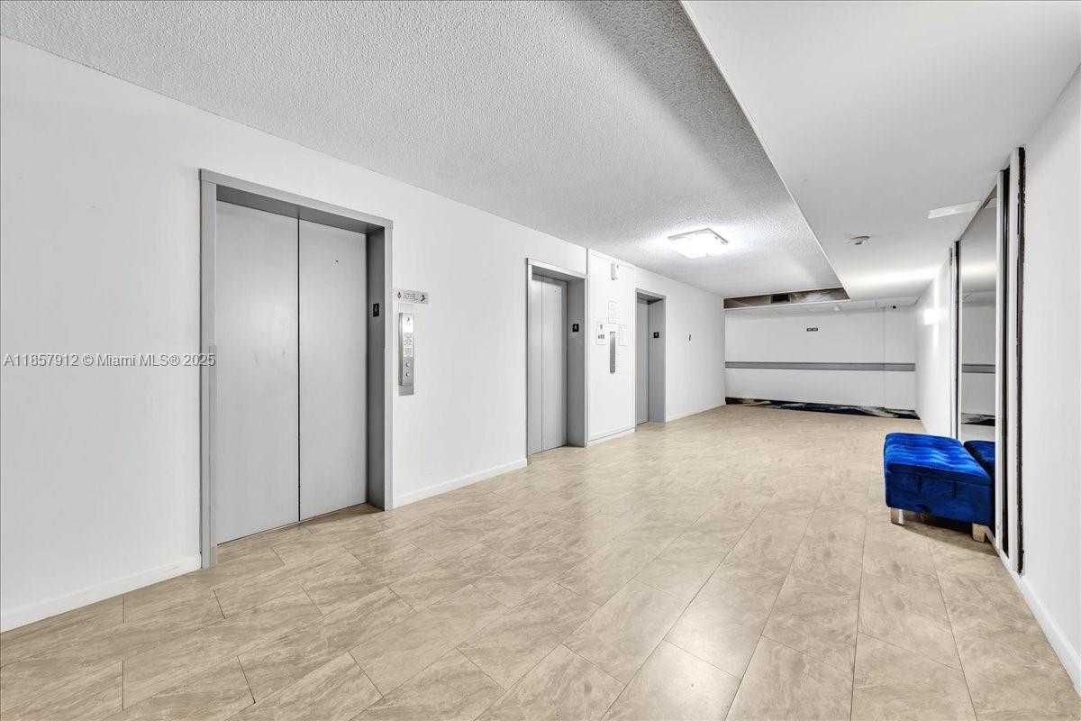 Small Image of 3800 HILLCREST DR #411, Hollywood Number 49