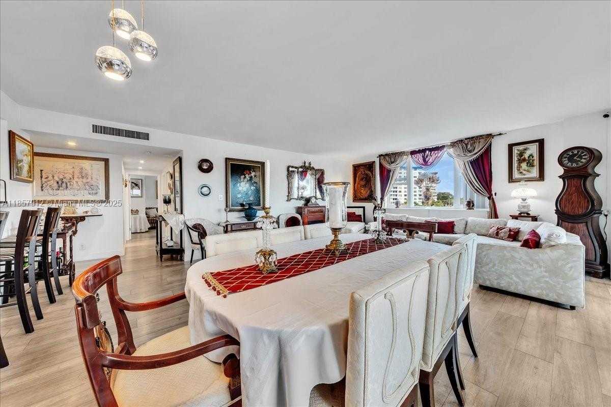 Small Image of 3800 HILLCREST DR #411, Hollywood Number 5