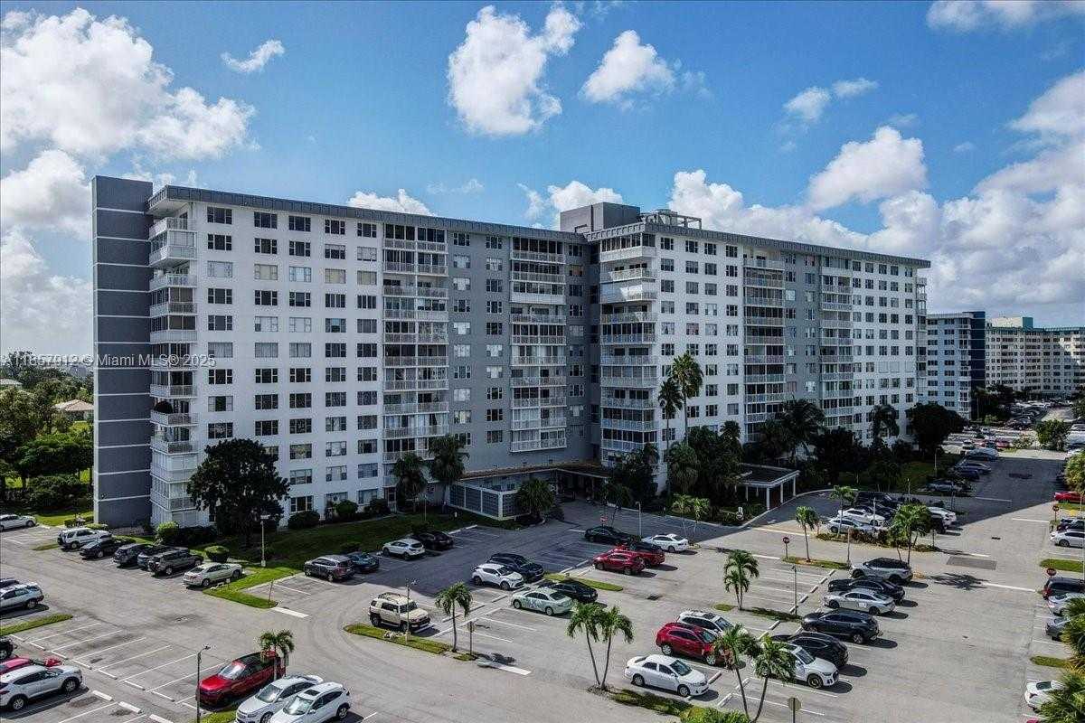 Small Image of 3800 HILLCREST DR #411, Hollywood Number 50