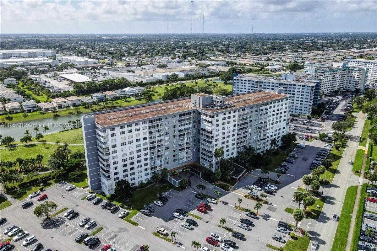 Small Image of 3800 HILLCREST DR #411, Hollywood Number 51