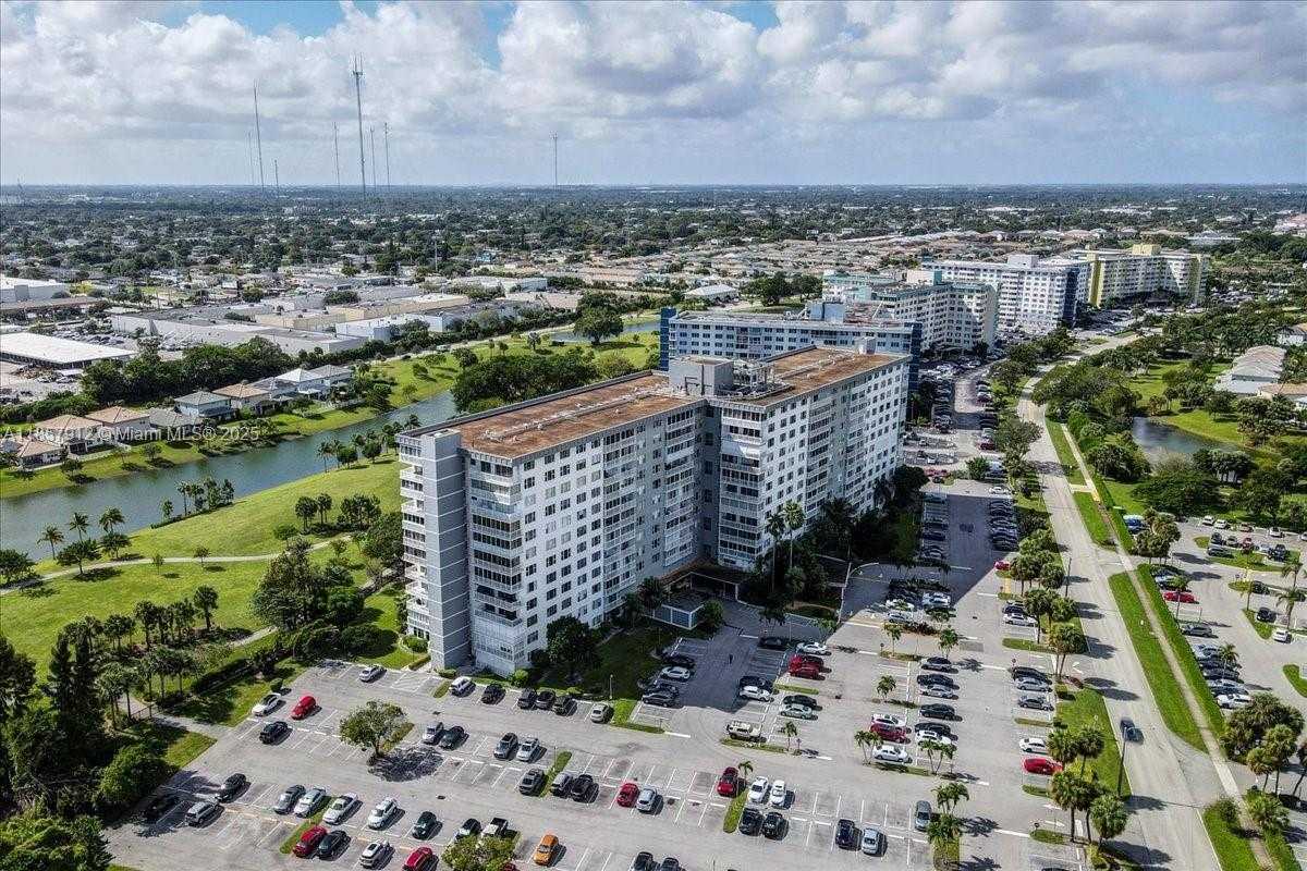 Small Image of 3800 HILLCREST DR #411, Hollywood Number 52