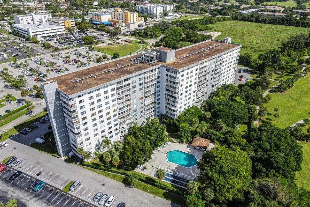 Small Image of 3800 HILLCREST DR #411, Hollywood Number 56