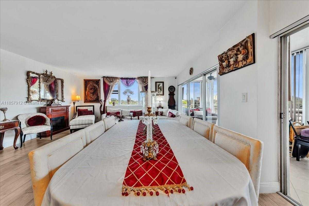 Small Image of 3800 HILLCREST DR #411, Hollywood Number 6