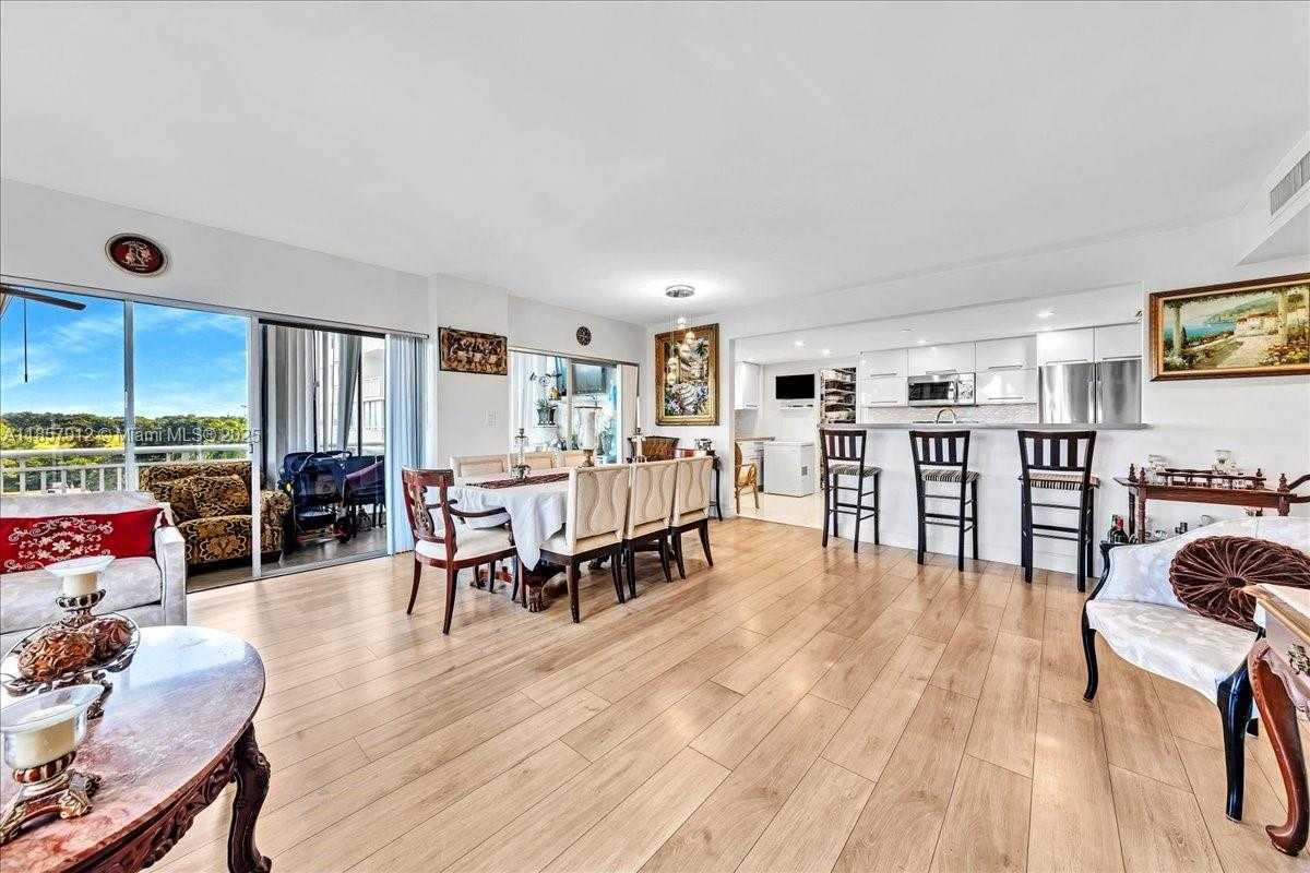 Small Image of 3800 HILLCREST DR #411, Hollywood Number 7