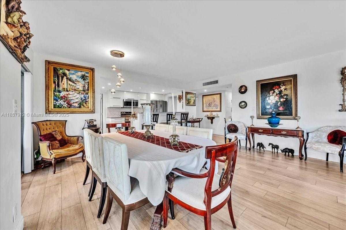 Small Image of 3800 HILLCREST DR #411, Hollywood Number 8