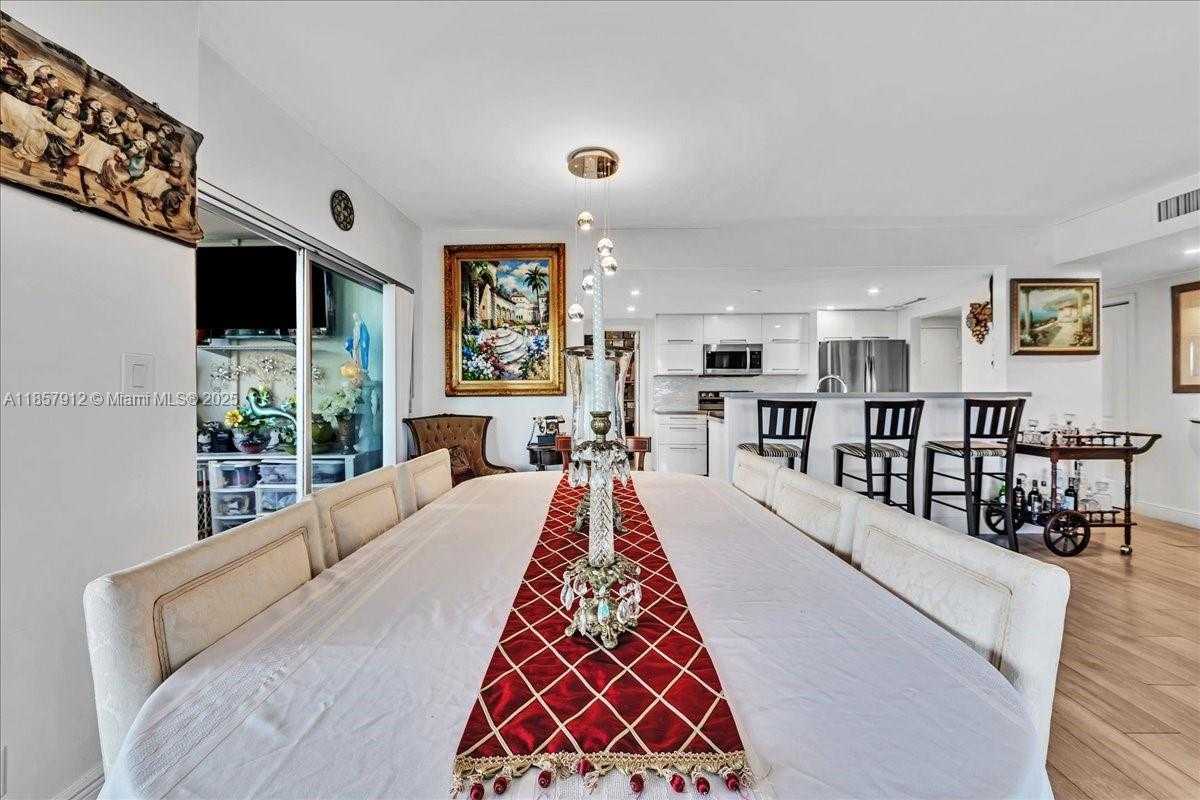 Small Image of 3800 HILLCREST DR #411, Hollywood Number 9