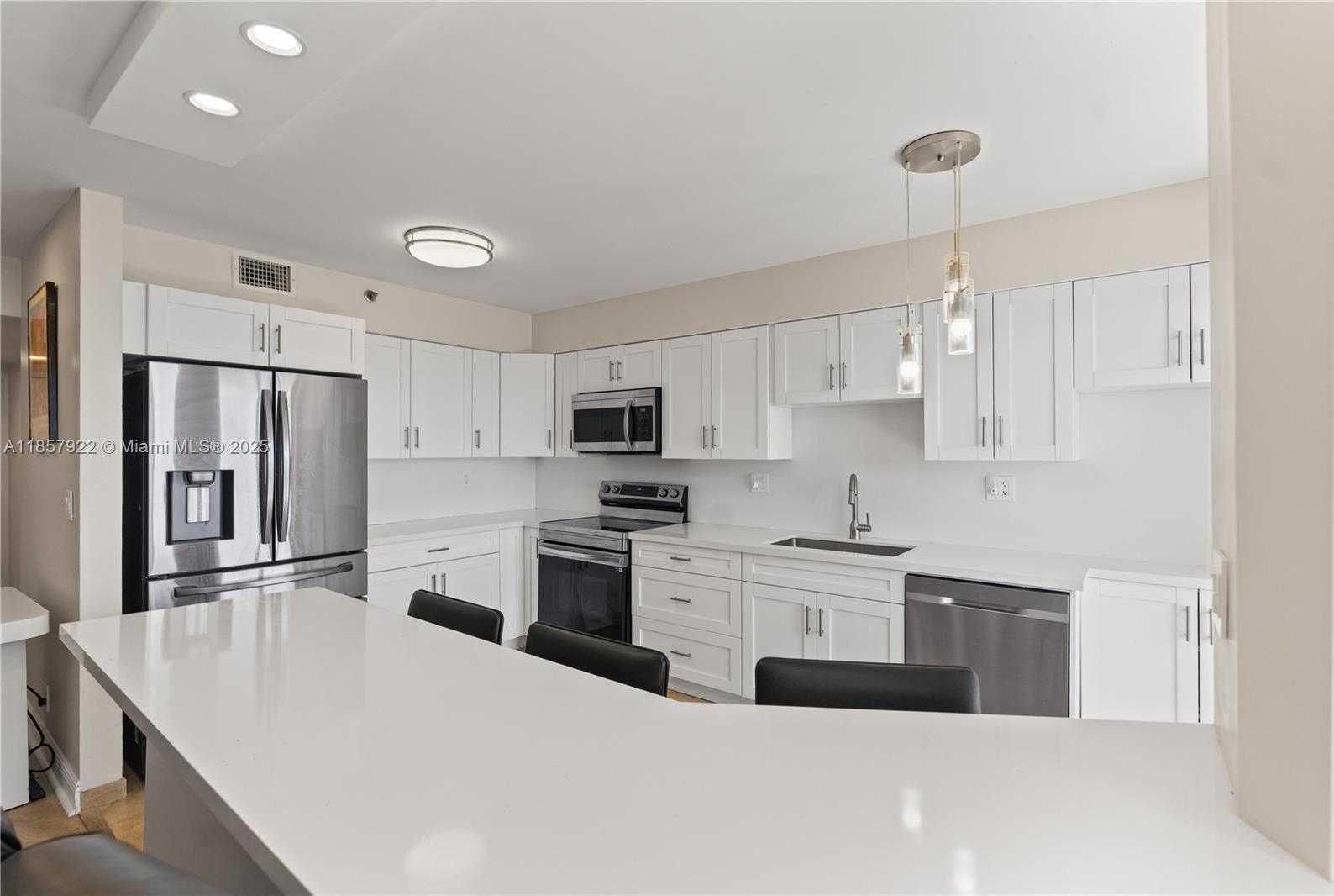 Small Image of 3600 MYSTIC POINTE DR #1616, Aventura Number 11