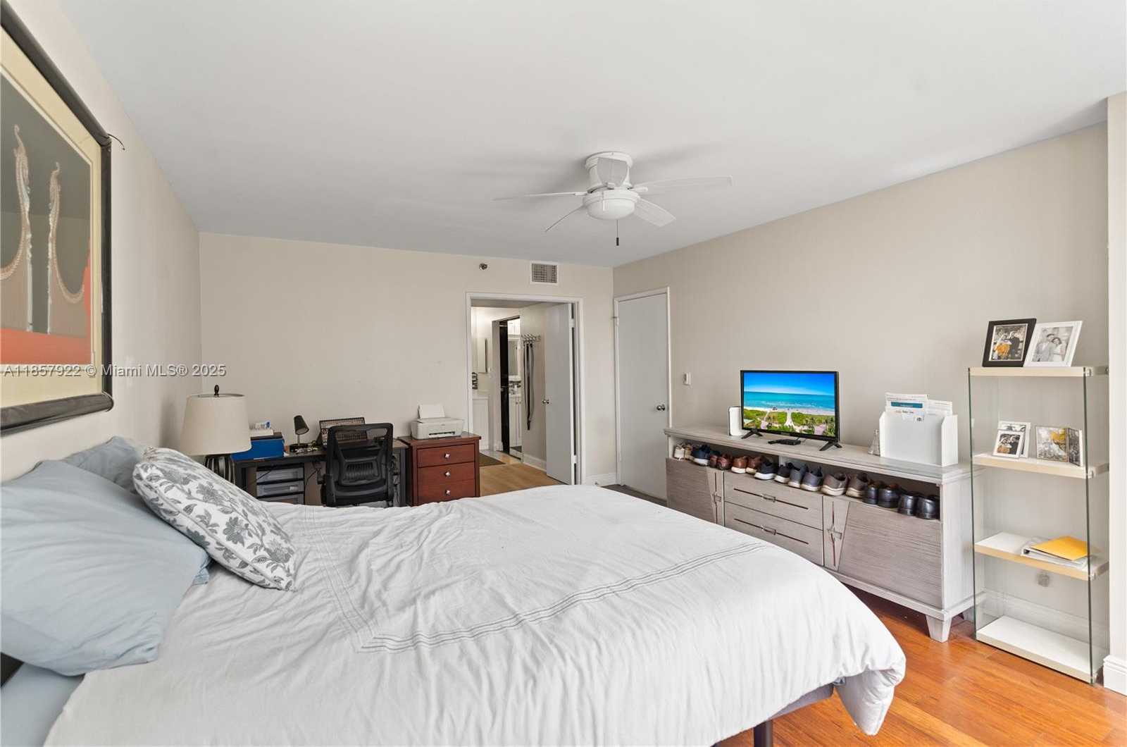 Small Image of 3600 MYSTIC POINTE DR #1616, Aventura Number 14