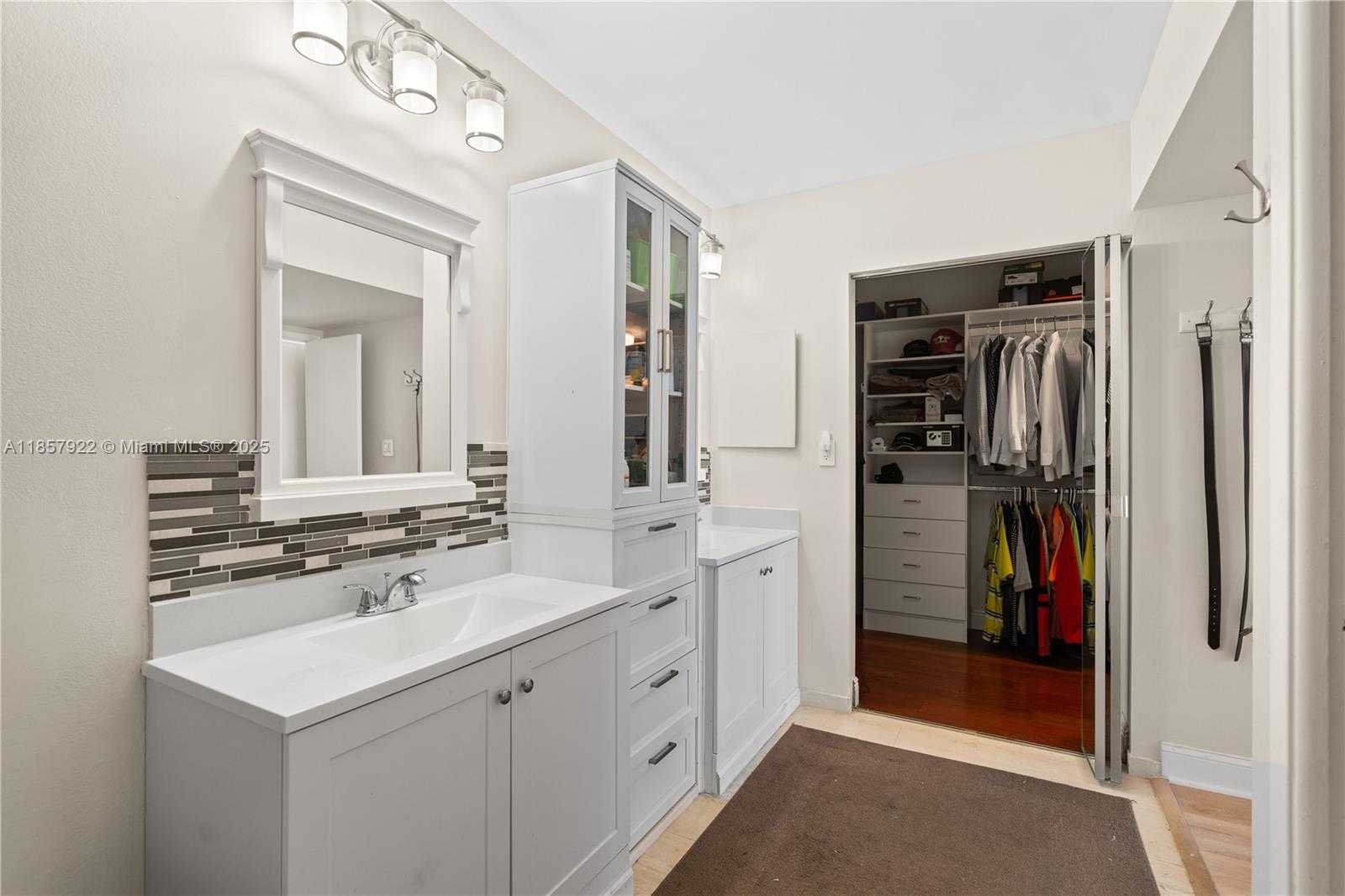 Small Image of 3600 MYSTIC POINTE DR #1616, Aventura Number 16