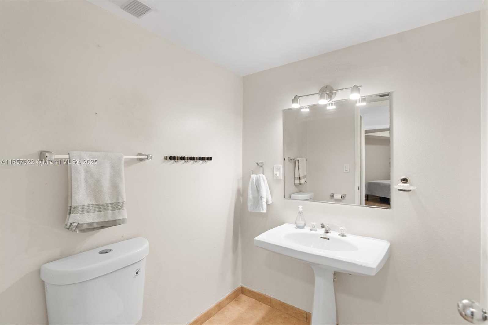Small Image of 3600 MYSTIC POINTE DR #1616, Aventura Number 19
