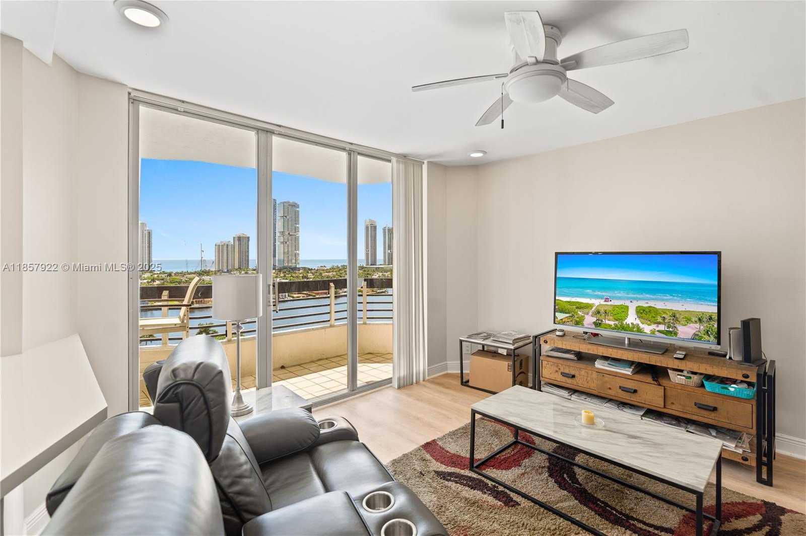 Small Image of 3600 MYSTIC POINTE DR #1616, Aventura Number 4