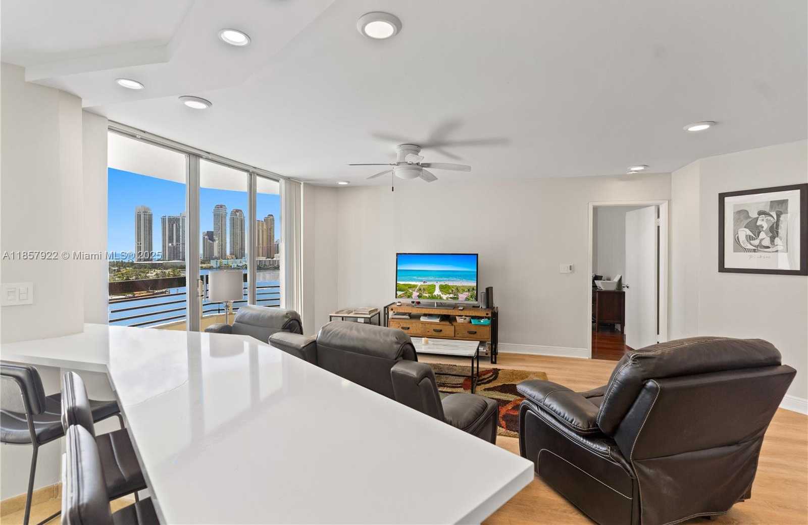 Small Image of 3600 MYSTIC POINTE DR #1616, Aventura Number 7