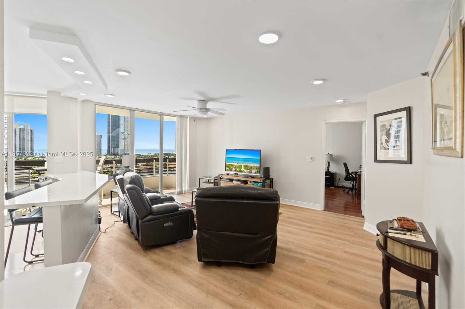 Small Image of 3600 MYSTIC POINTE DR #1616, Aventura Number 8