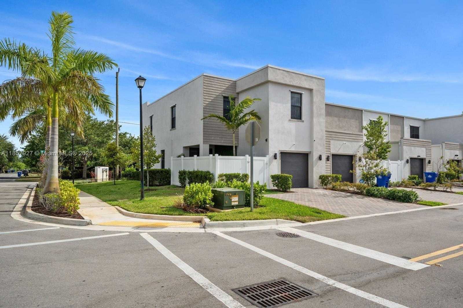 Small Image of 421 NORTH WEST 17TH ST, Fort Lauderdale Number 3