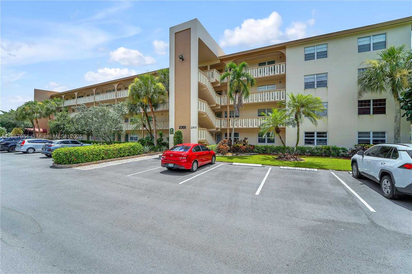 Small Image of 2301 LUCAYA LN #G2, Coconut Creek Number 21